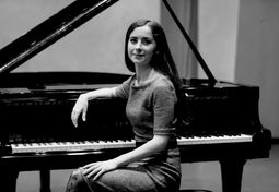 Ana La Pianista