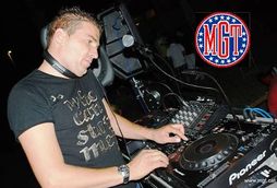Discomovil MÓVIL ALQUILER CON DJ Y KARAOKE