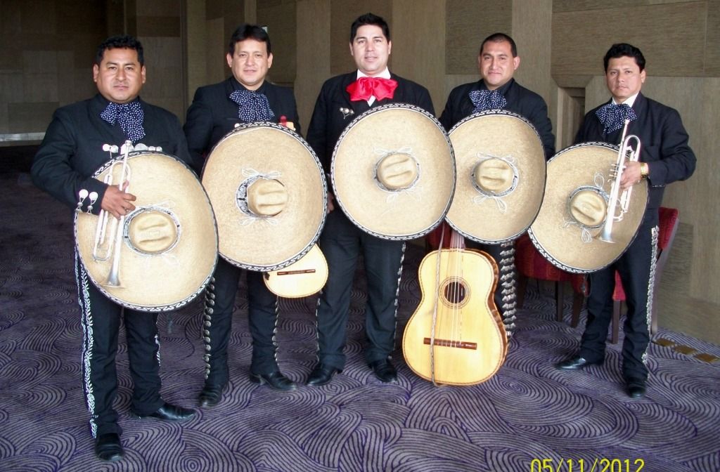 mariachis en ventanilla a1 2