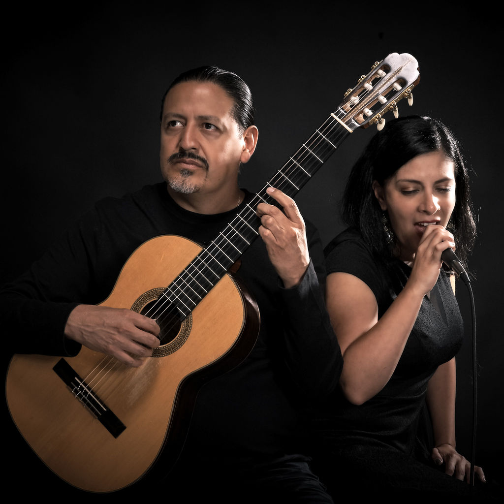 dueto laura y luis, voz y guit 2