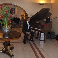 Müsico pianista para Restaura