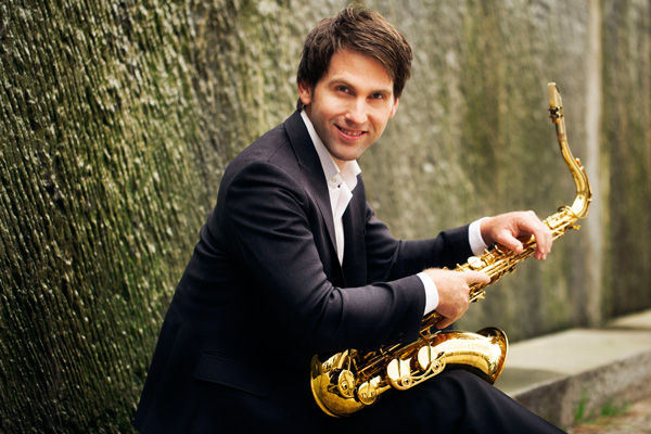andrew carrington - sänger & saxophonist 0