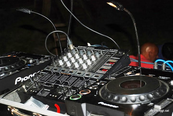 discomovil mÓvil alquiler con dj y karaoke 2