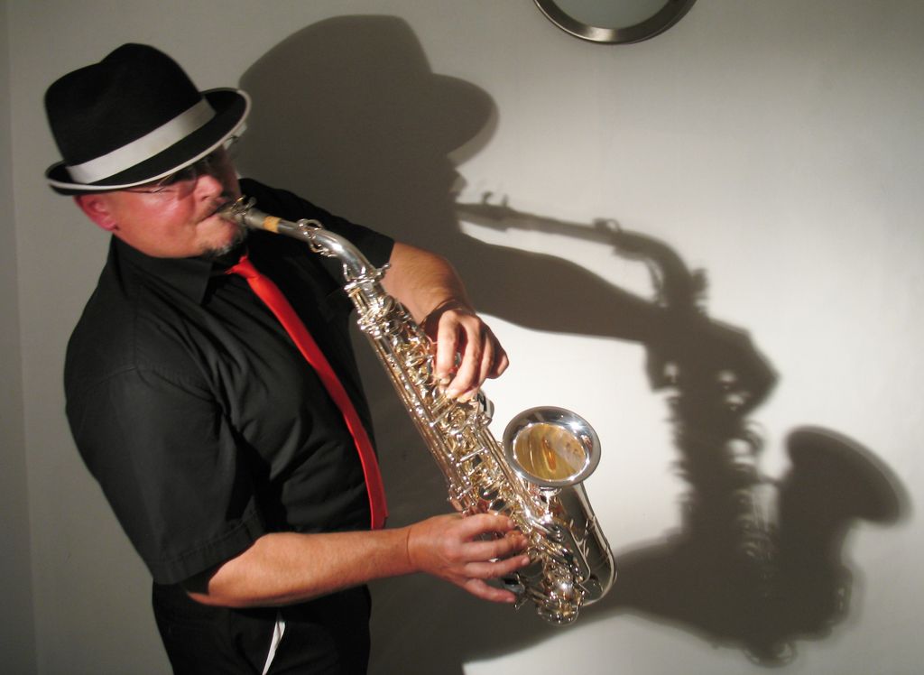 solo saxophonist saxophonman 1