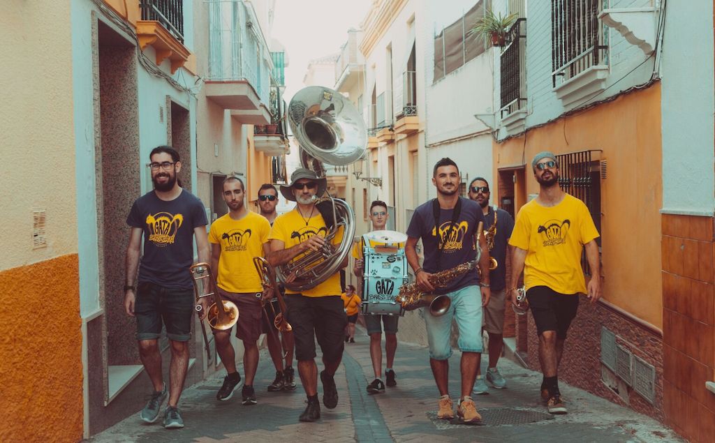 gata brass band - new orleans parade 0