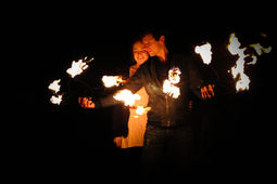 Flair and Fire -- Duo Feuershow--
