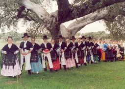 Asociación de coros y danzas de valverde de legané_0