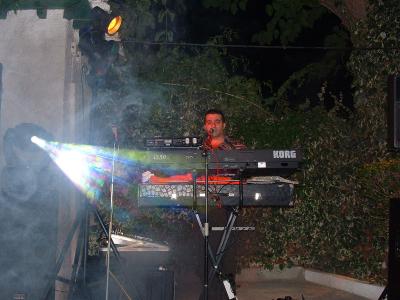 cantante con teclados karlos-party 0