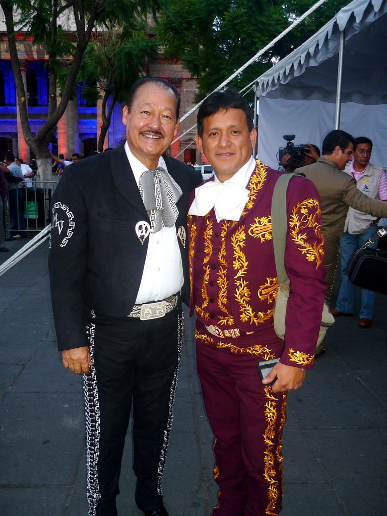 mariachis peruanos en el calla 1