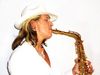 Fotos zu Sängerin mit Saxophon 1