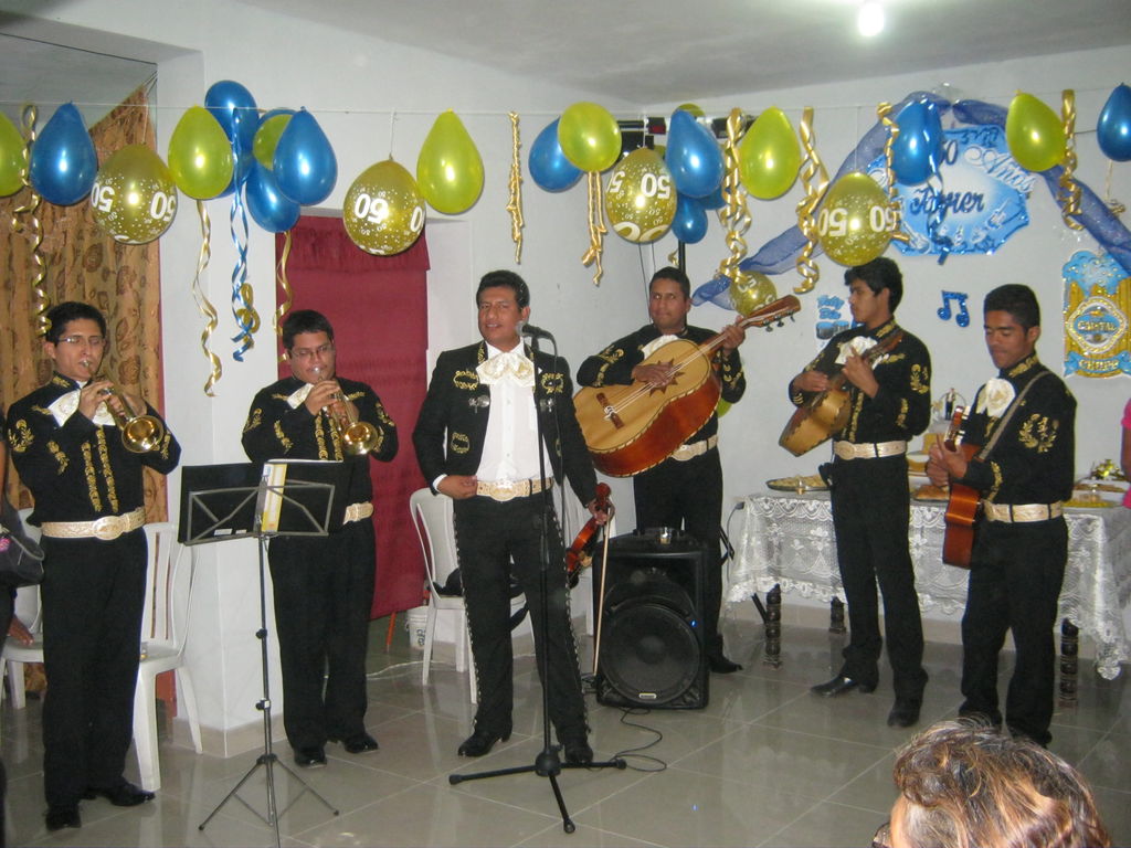 mariachis.peruanos \\ 0