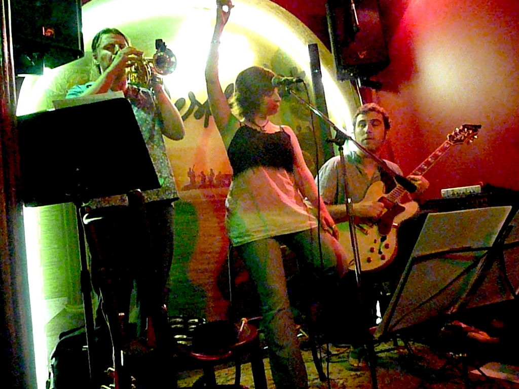 tres son compañía (3soncía) 1