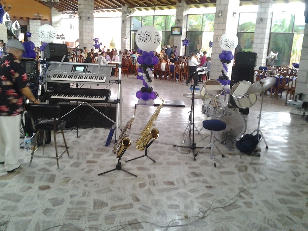 tecladista, saxofonista y cant 1