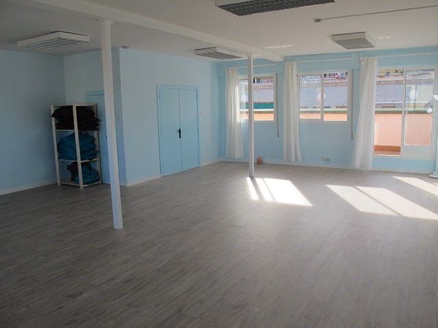 sala muy luminosa por horas, d 0