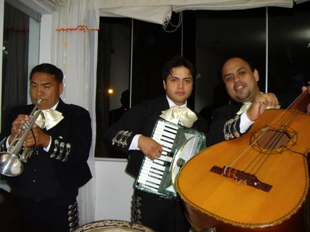 mariachis peruanos y serenatas 2