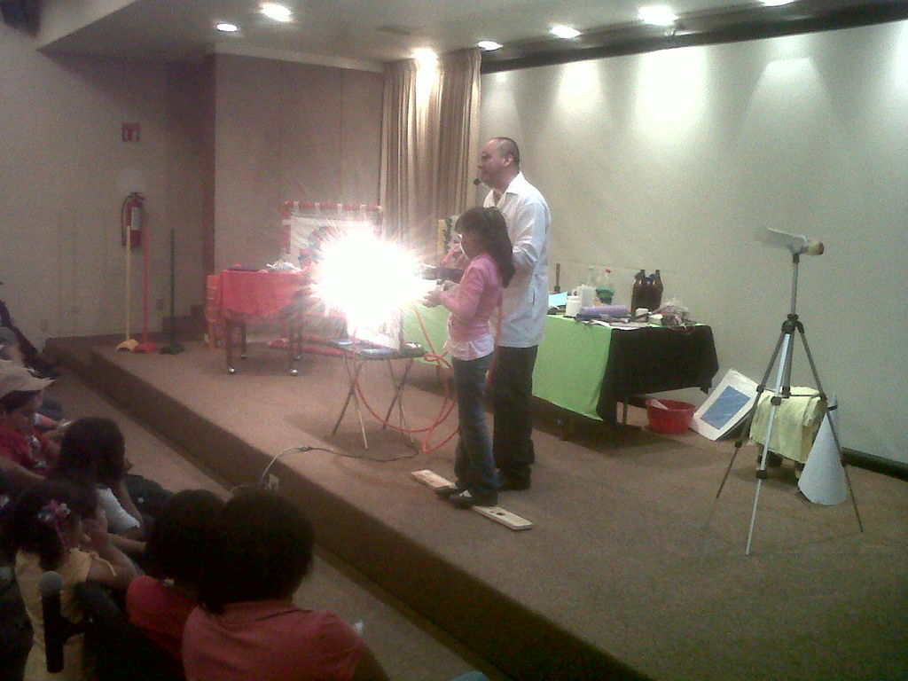 show científico para fiestas y eventos escolares 0